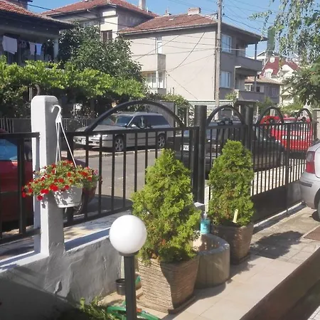 Stoyanovi Pensión 3*